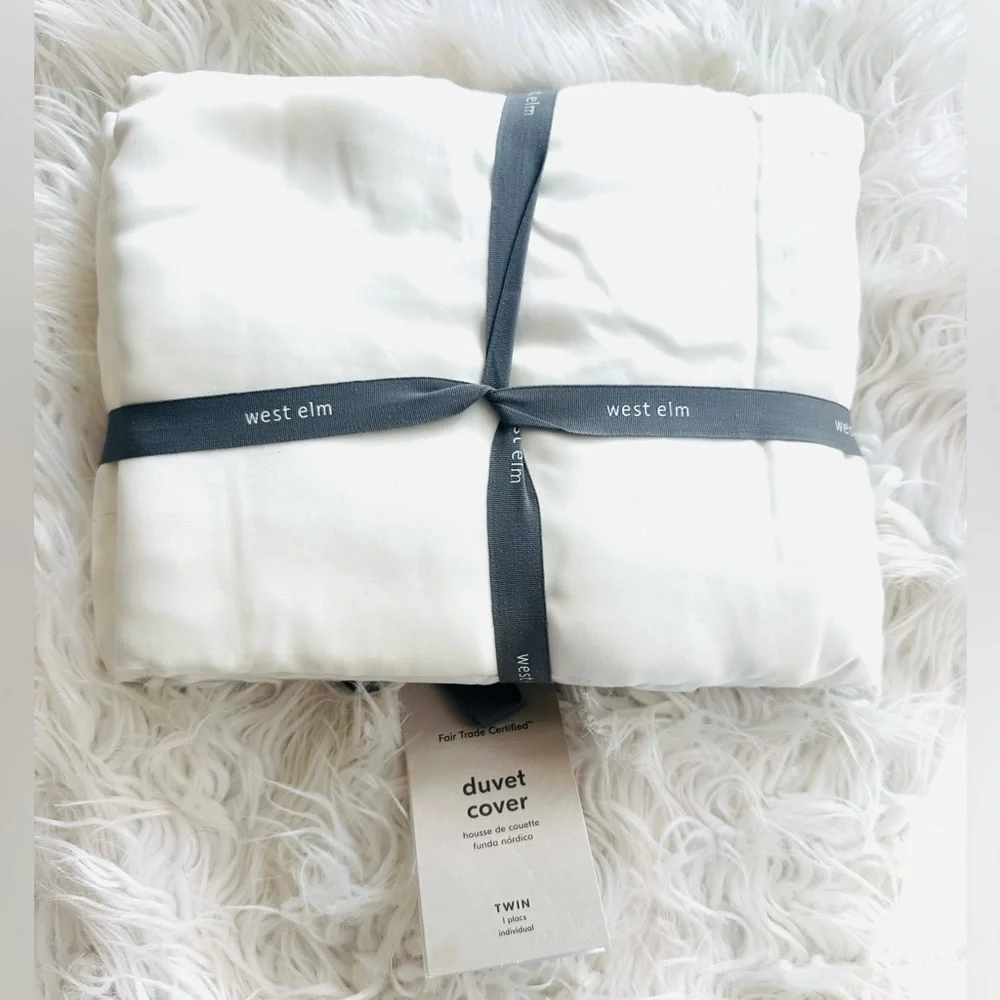 West Elm Silky TENCEL & Cotton Matelasse Duvet Cover NWT White